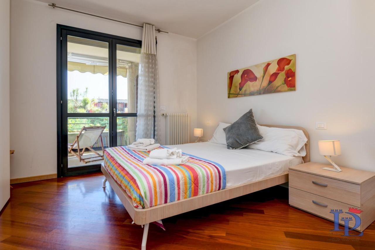 Desenzanoloft Official Partner Marriott Homes & Villas -Butterfly And 5 Pools Family Apartment Desenzano del Garda Exteriör bild
