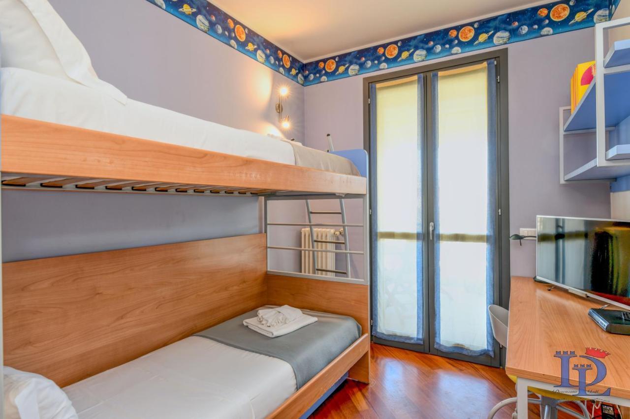 Desenzanoloft Official Partner Marriott Homes & Villas -Butterfly And 5 Pools Family Apartment Desenzano del Garda Exteriör bild
