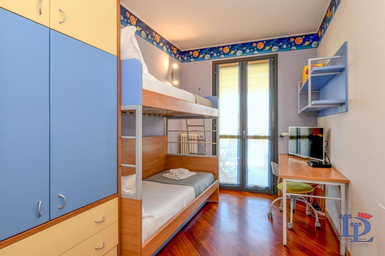 Desenzanoloft Official Partner Marriott Homes & Villas -Butterfly And 5 Pools Family Apartment Desenzano del Garda Exteriör bild