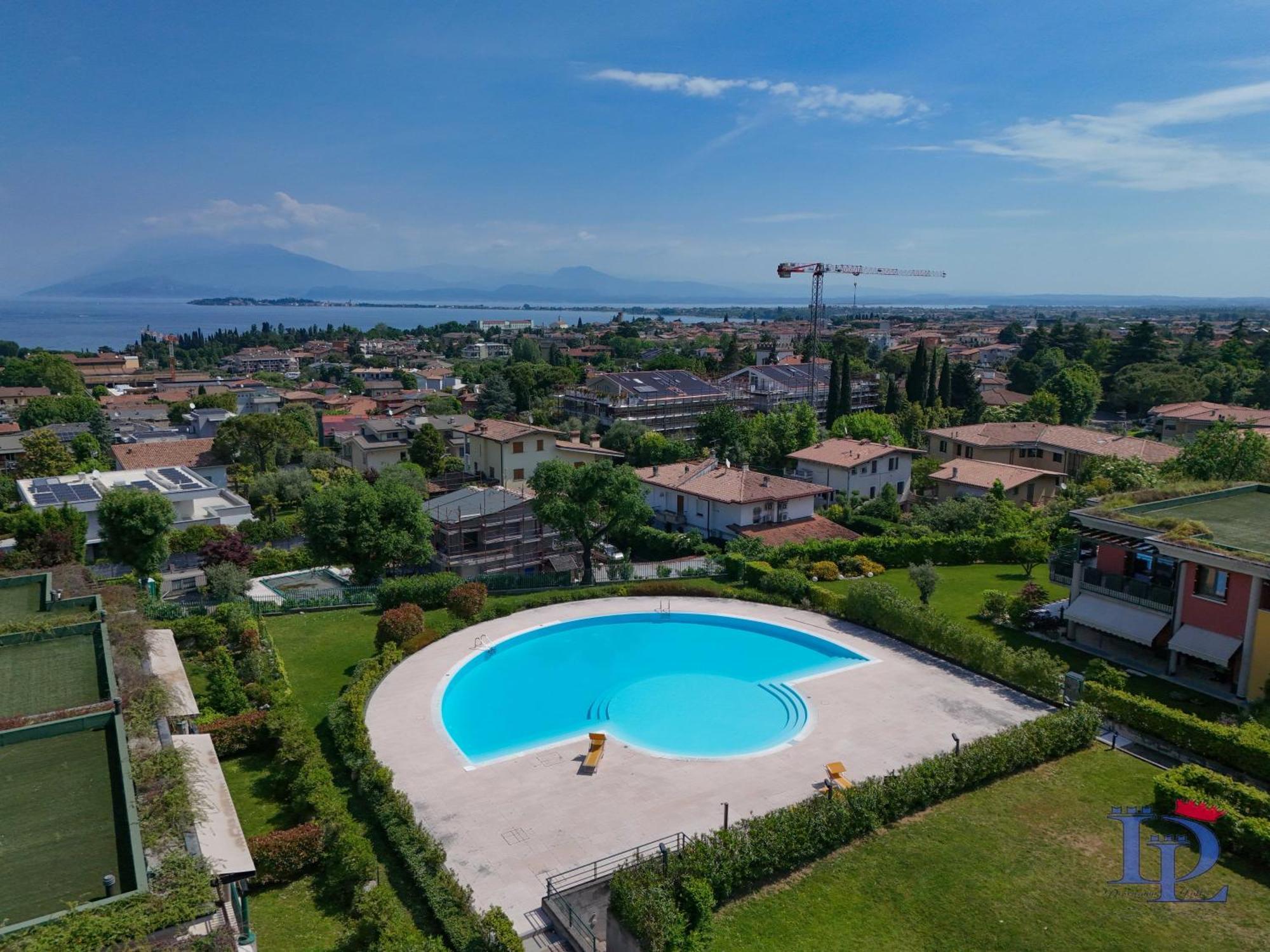Desenzanoloft Official Partner Marriott Homes & Villas -Butterfly And 5 Pools Family Apartment Desenzano del Garda Exteriör bild