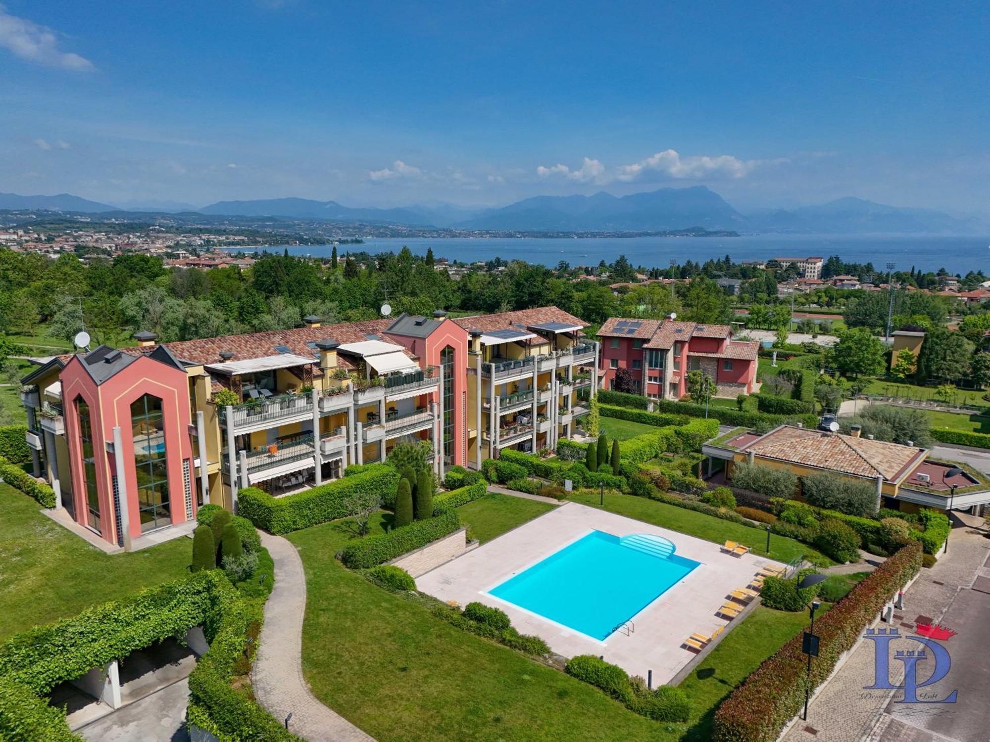 Desenzanoloft Official Partner Marriott Homes & Villas -Butterfly And 5 Pools Family Apartment Desenzano del Garda Exteriör bild